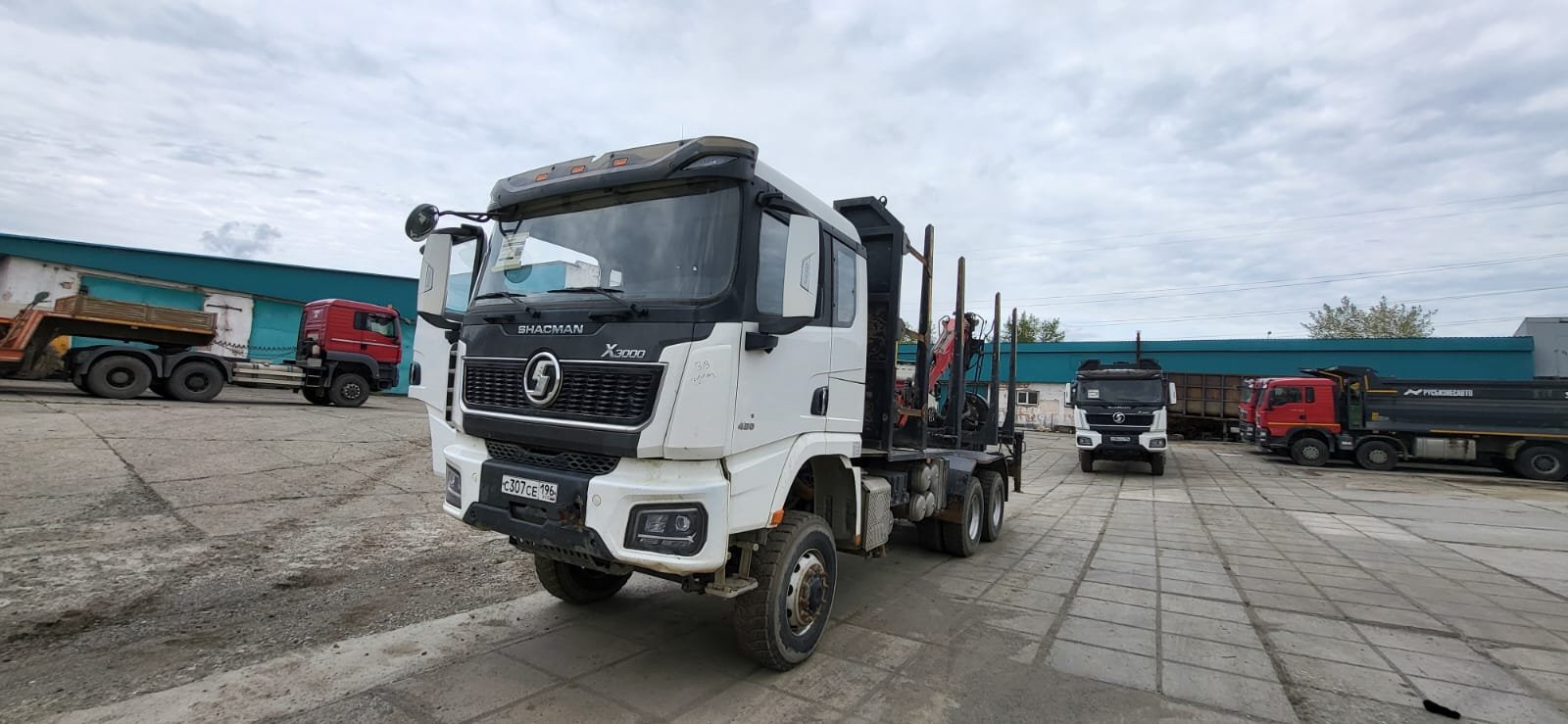 ЗАВОД СПЕЦМАШ SM09* на шасси Shacman SX3258 6x6 Сортиментовоз с КМУ — Екатеринбург