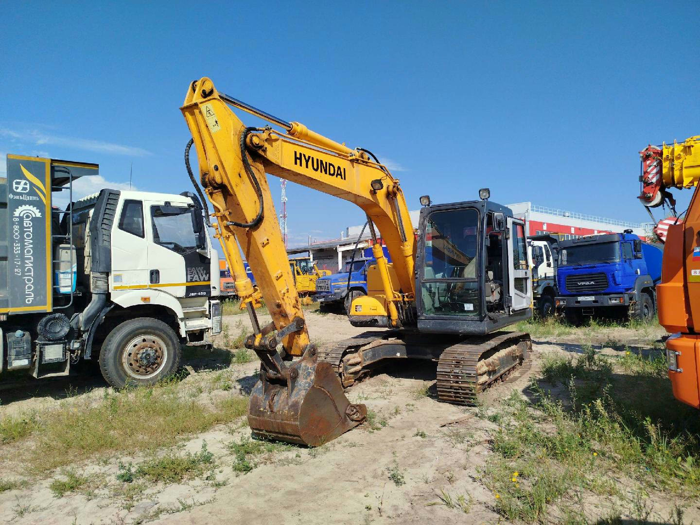 Hyundai R110-7 — Солнечный
