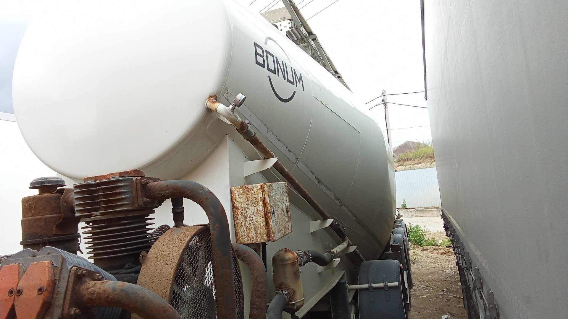 BONUM 9142 Полуприцеп цистерна — Домодедово улица зорин лес 36 строение 2