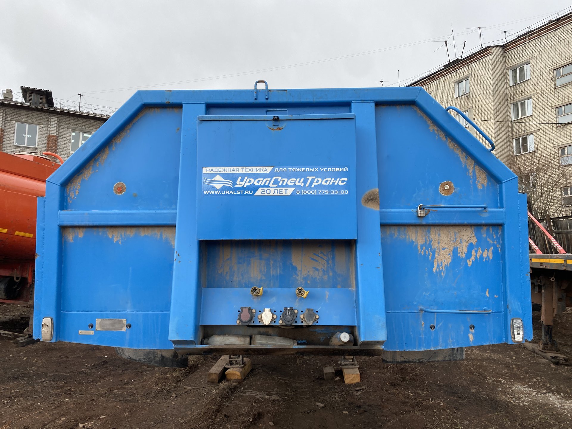 УралСпецТранс Полуприцеп бортовой 946518-A1-03 — Усть-Кут