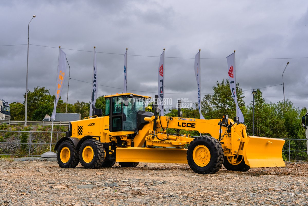 Автогрейдер LGCE G9220F AWD (АПН, полный привод, передний отвал, средний отвал) — новая техника в лизинг