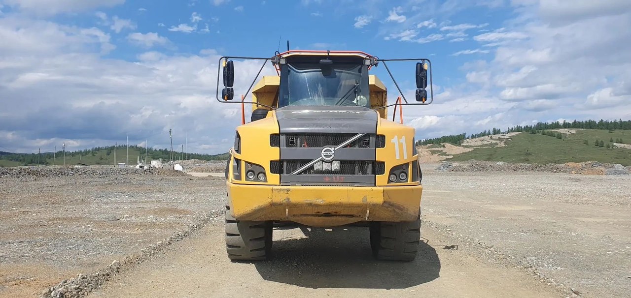 ЗЕМЛЕВОЗ С ШАРНИНРНО-СОЧЛЕНЕННОЙ РАМОЙ VOLVO A35G — Хакасия