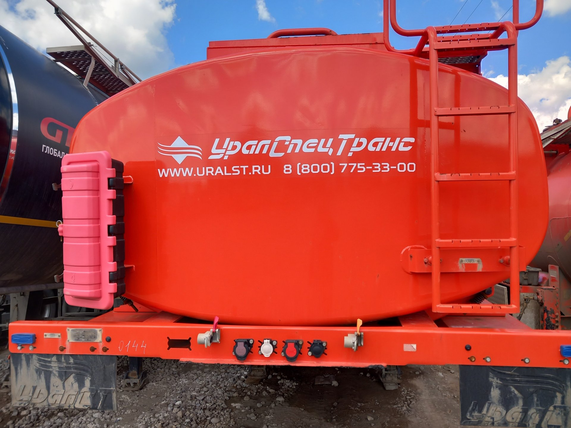 УралСпецТранс Полуприцеп цистерна 94652L-A1-02 — Уфа