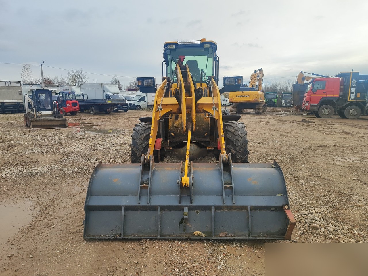Bull SL300 Фронтальный погрузчик SL300 — Химки
