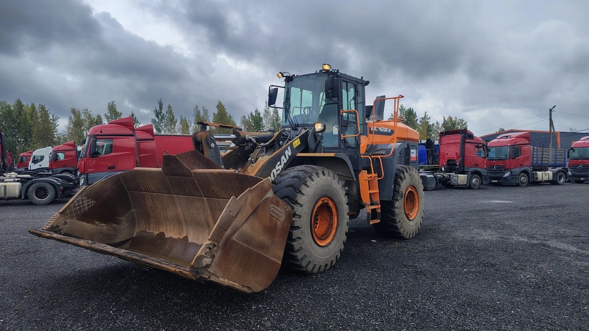 Фронтальный погрузчик DOOSAN DL420A-7M — Санкт-Петербург
