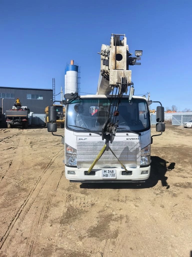 Isuzu ELF 8.3 4x2 Автокран — Благовещенск