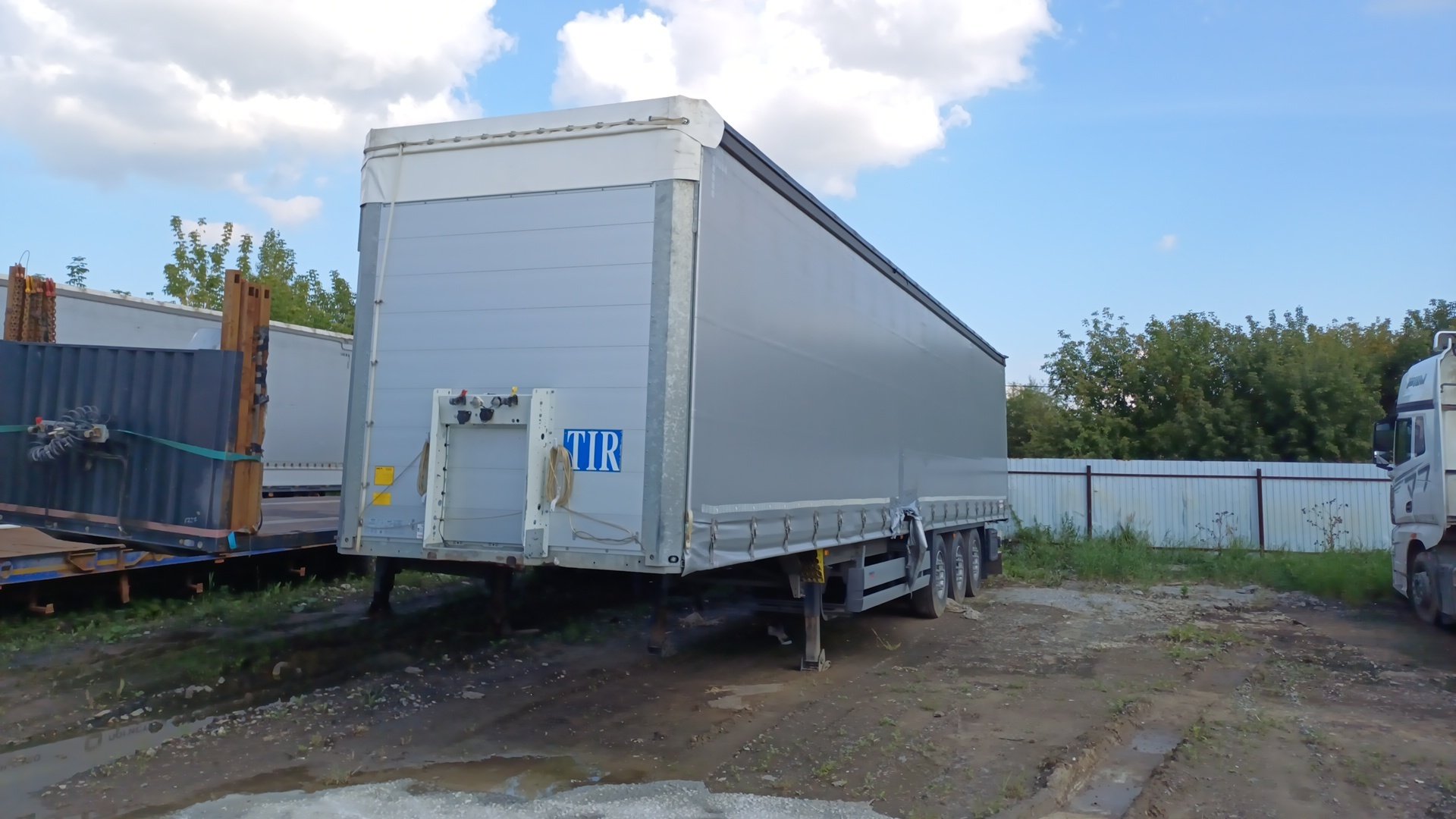 SCHMITZ CARGOBULL SCS Полуприцеп шторный — Тюмень