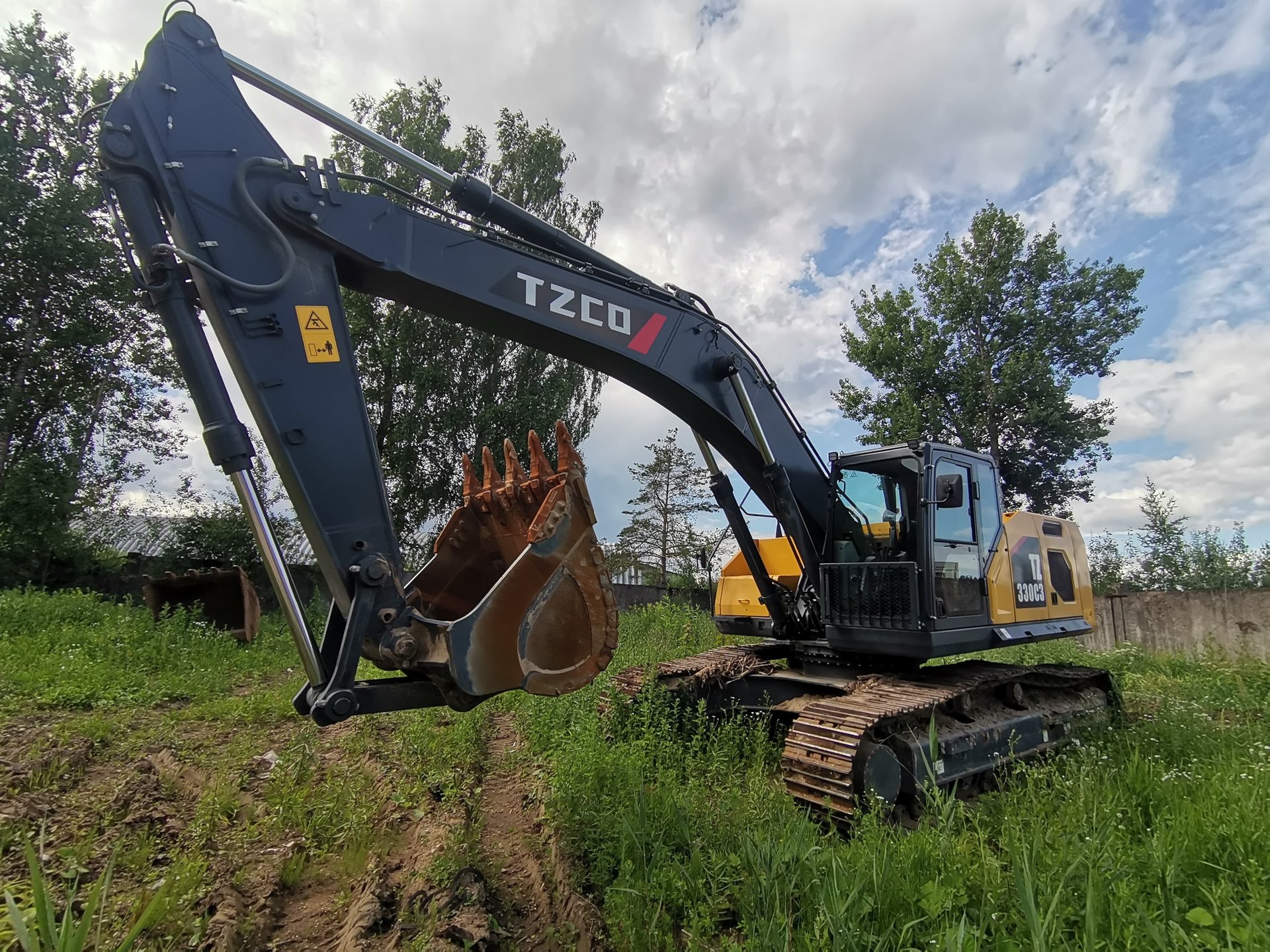 TZCO TZ330 Экскаватор — Тверь