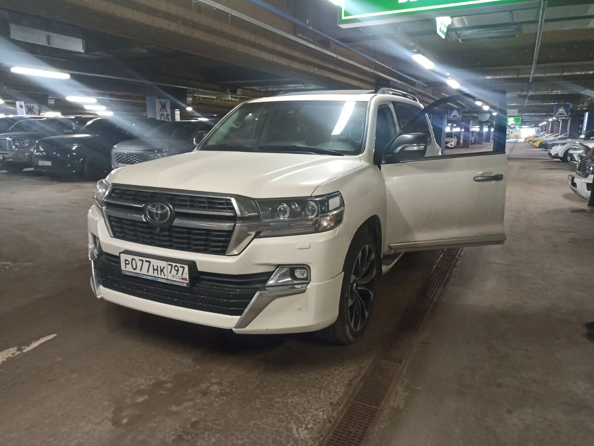 Toyota LAND CRUISER 200 — Москва