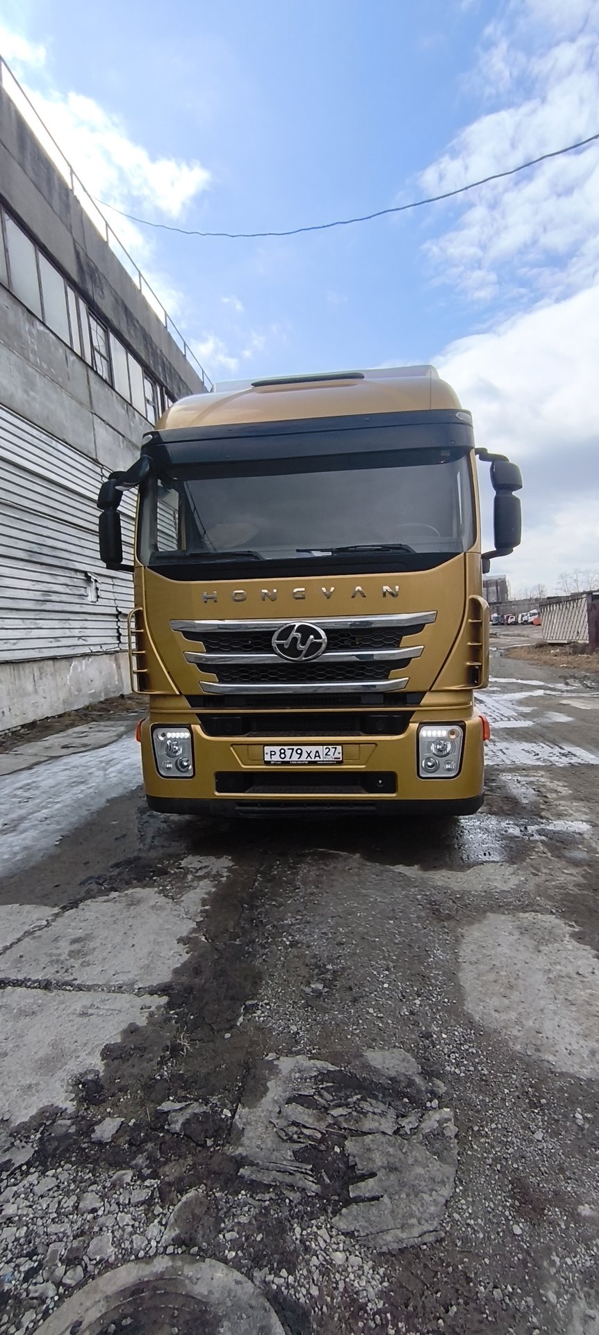 HONGYAN 908 4x2 Седельный тягач — Хабаровск