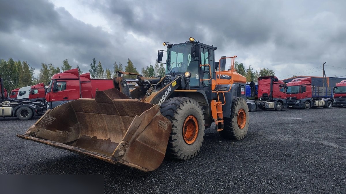 Фронтальный погрузчик DOOSAN DL420A-7M — Санкт-Петербург