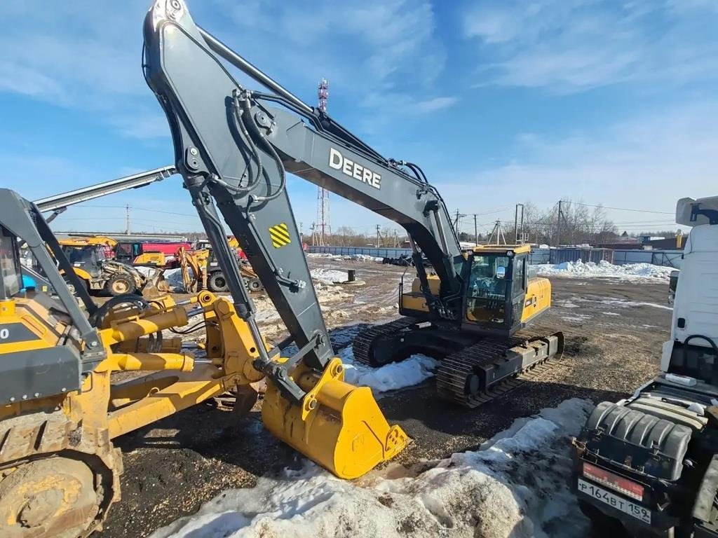 JOHN DEERE, E330LC, экскаватор — Москва