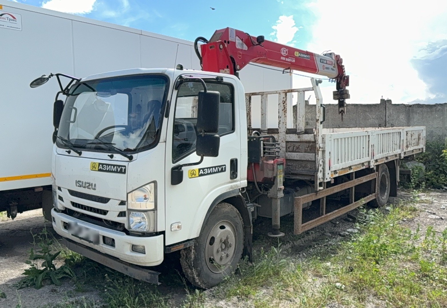 ISUZU ELF 12 4x2 Бортовой с КМУ — Чебоксары