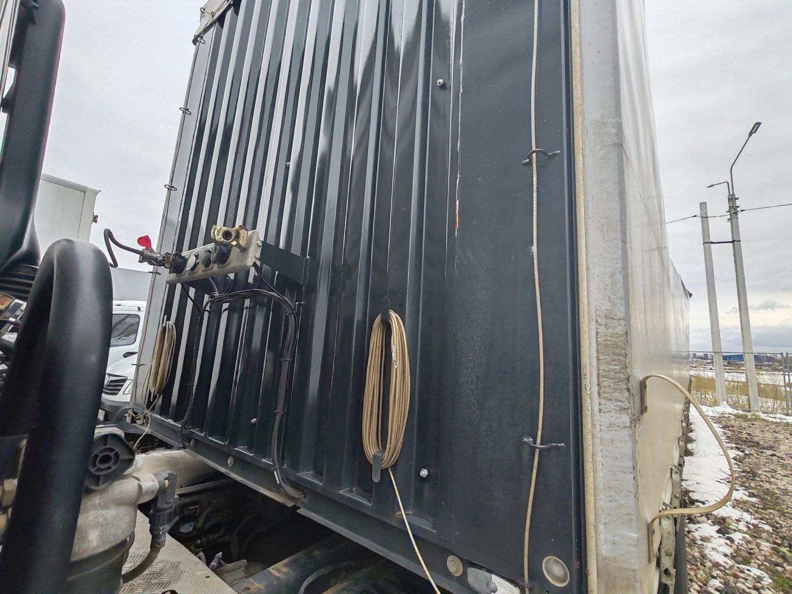 Тонар Полуприцеп шторный 9888 — Химки