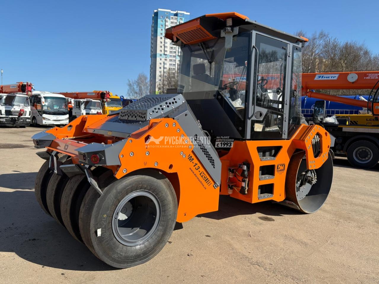 Каток дорожный комбинированный вибрационный DM-13-VC (вес 13 т, шир. полосы 2 м) — новая техника в лизинг