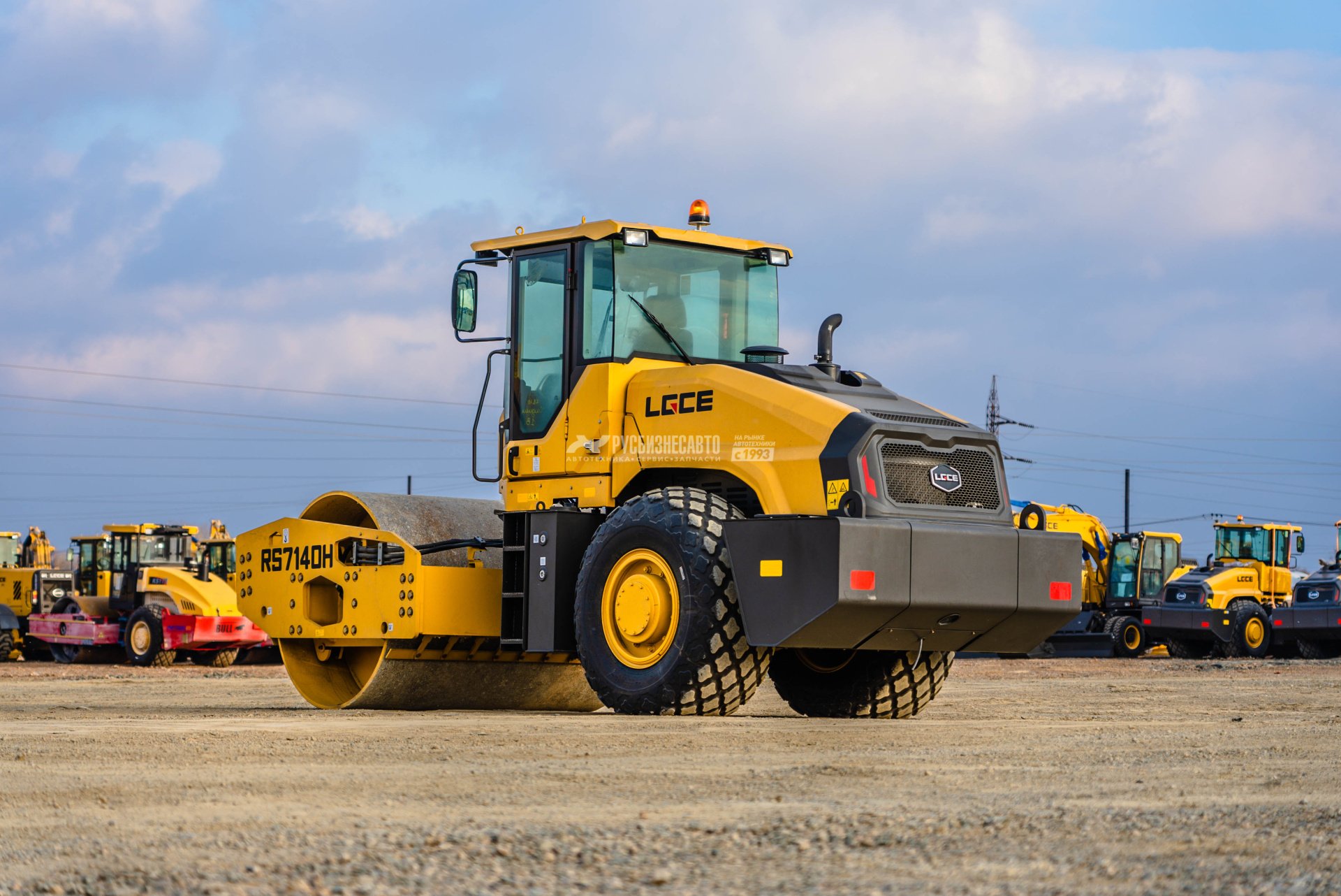 Каток грунтовый LGCE RS7140H (полный привод) — новая техника в лизинг