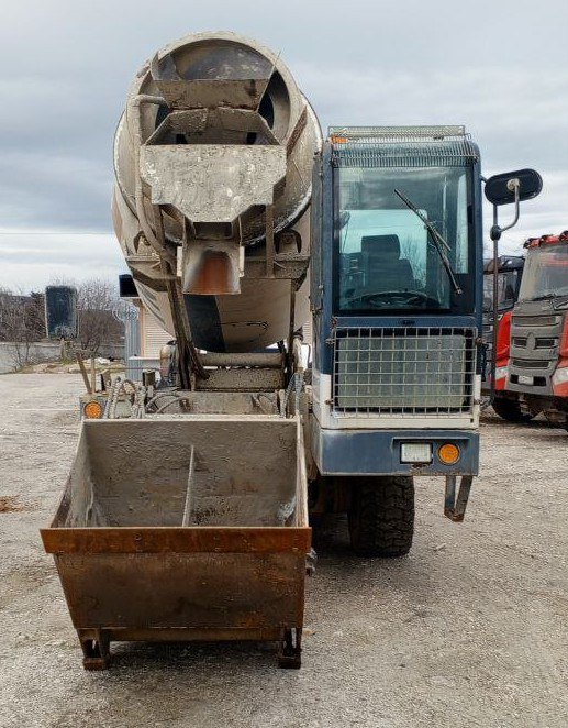 YNIX Автобетоносмеситель с самозагрузкой QGMC4000 — Севастополь