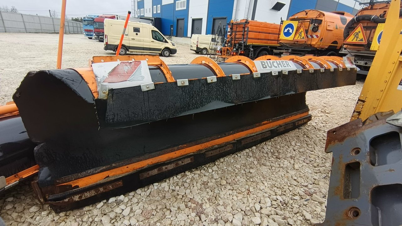 Передний поворотный отвал BUCHER Polyx MC42 — Владимирская обл