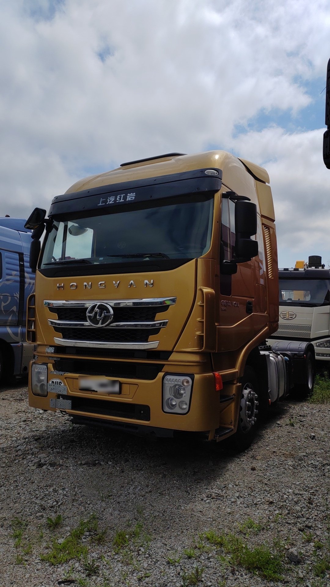HONGYAN CQ* 4x2 Седельный тягач — Артём