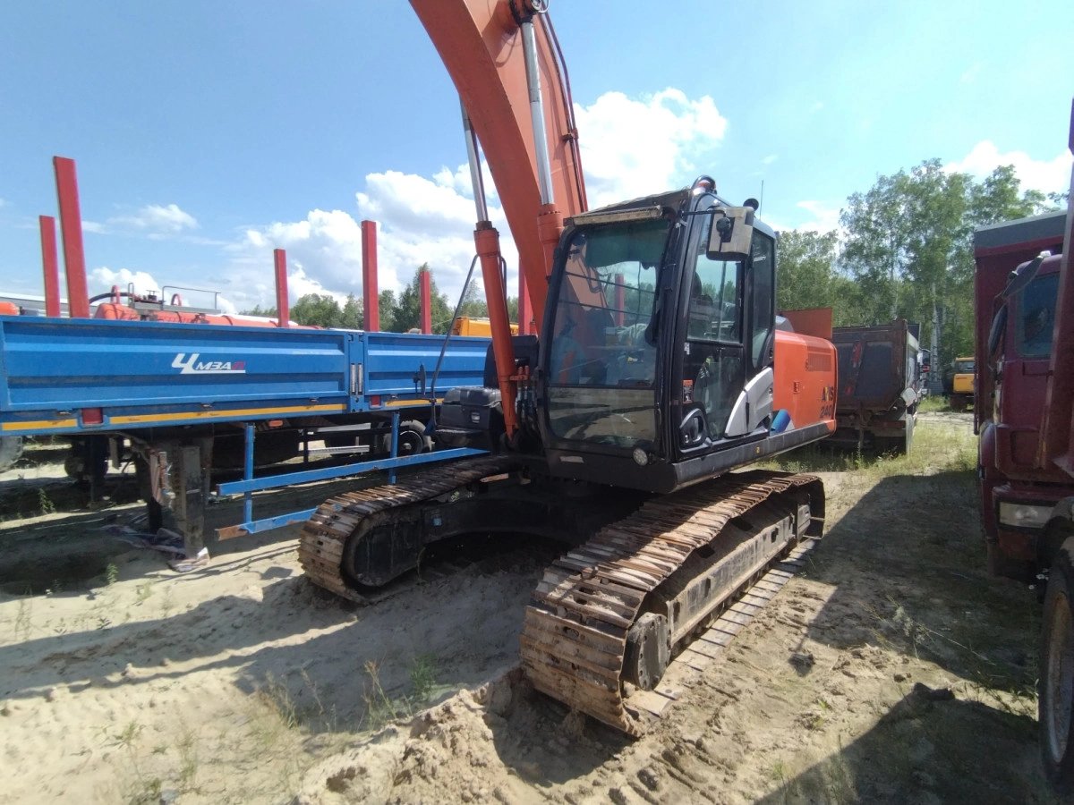 HITACHI ZX240-5A — Тюмень