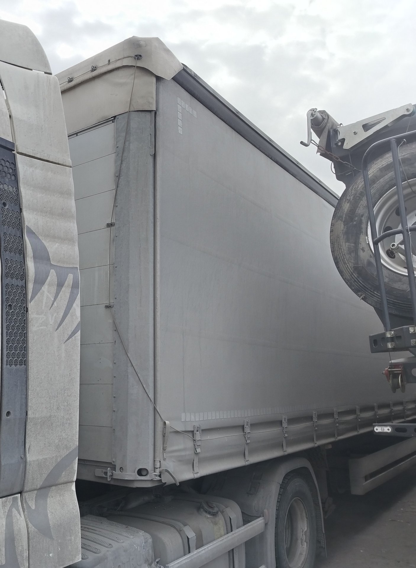 SCHMITZ CARGOBULL 9084 Полуприцеп шторный — Нижний Саянтуй, Респ Бурятия