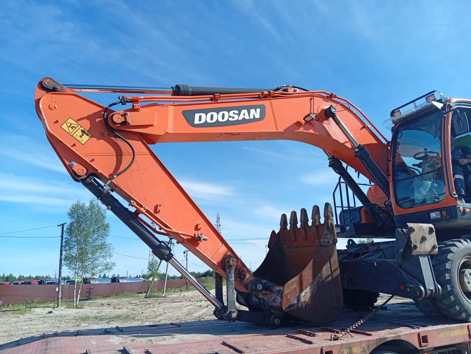 Doosan DX190* Экскаватор колесный — Новый Уренгой