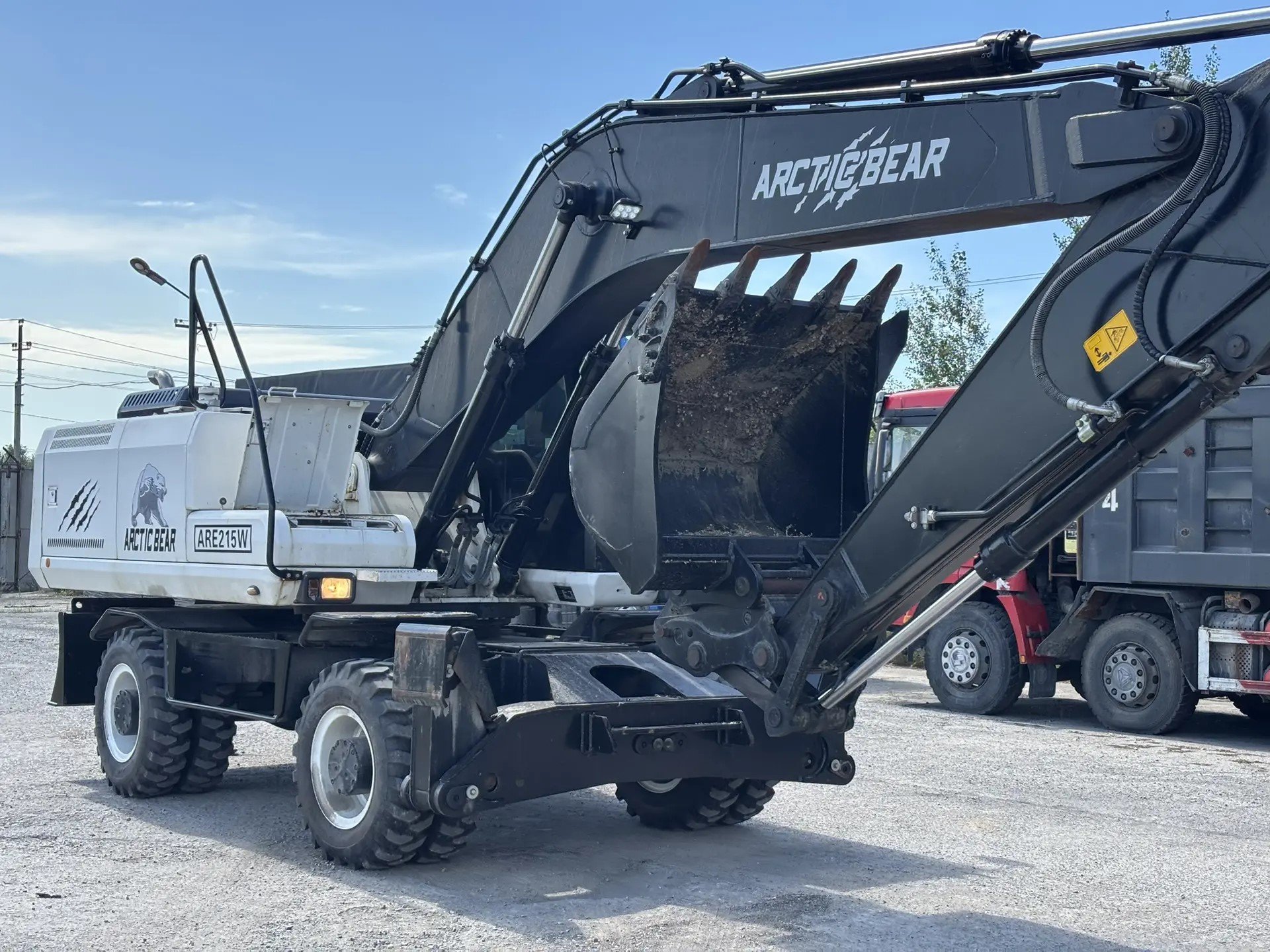 Колесный экскаватор ARCTIC BEAR ARE215W — Новосибирск