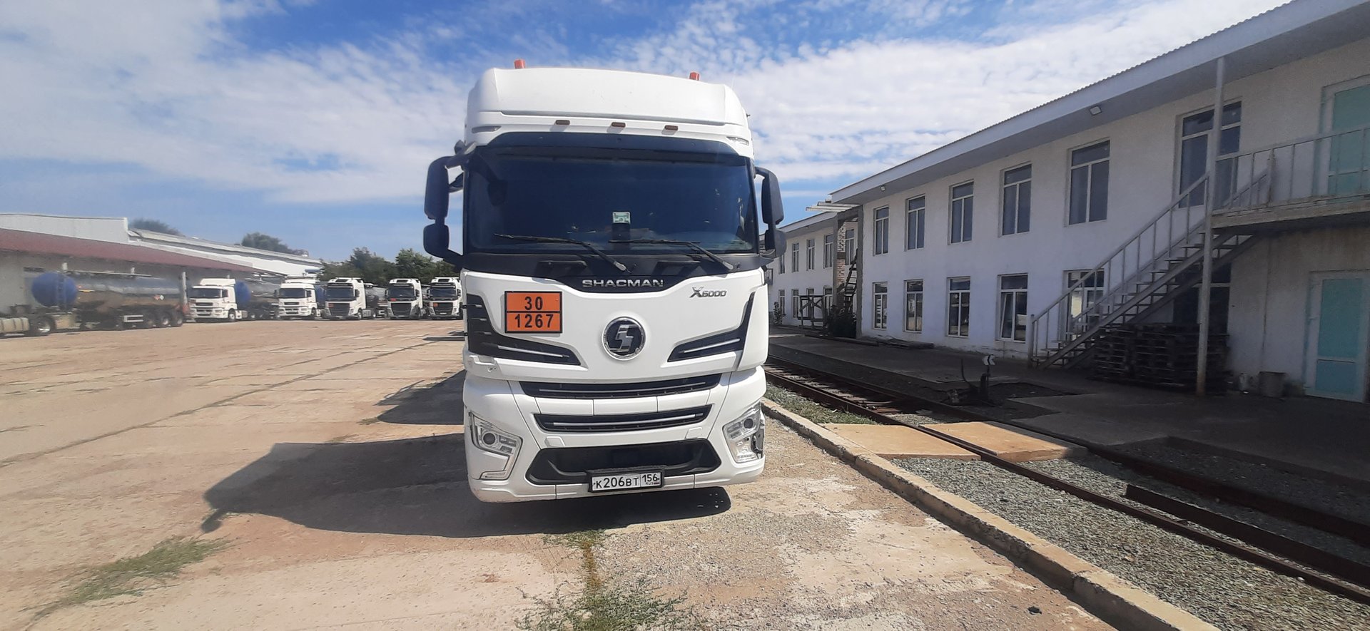 Shacman (Shaanxi) SX* 4x2 Седельный тягач — Уфа