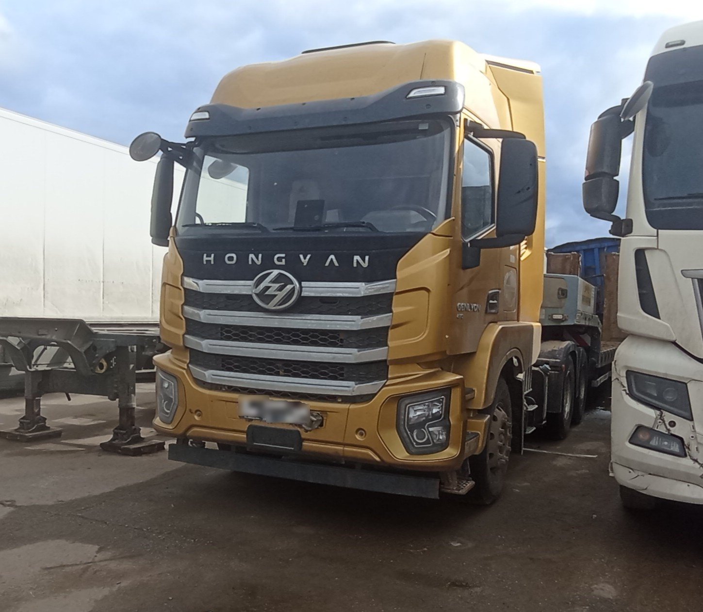 HONGYAN CQ* 6x4 Седельный тягач — Москва