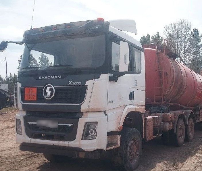 Shacman (Shaanxi) SX* 6x6 Седельный тягач — Усть-Кут