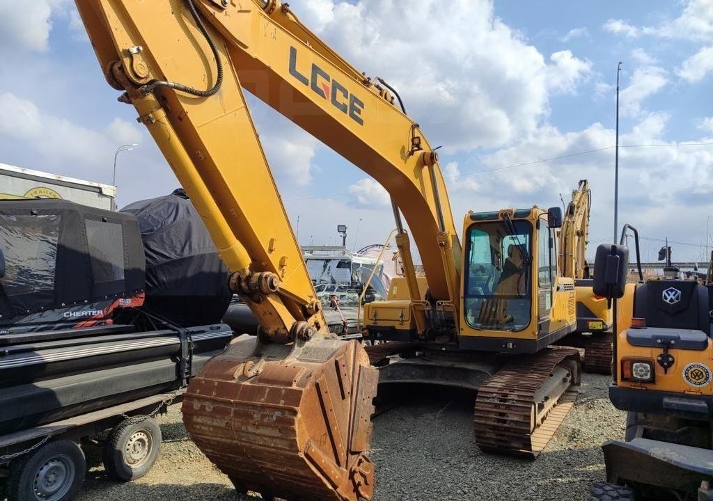 Экскаватор LGCE E6215FLC — Артем