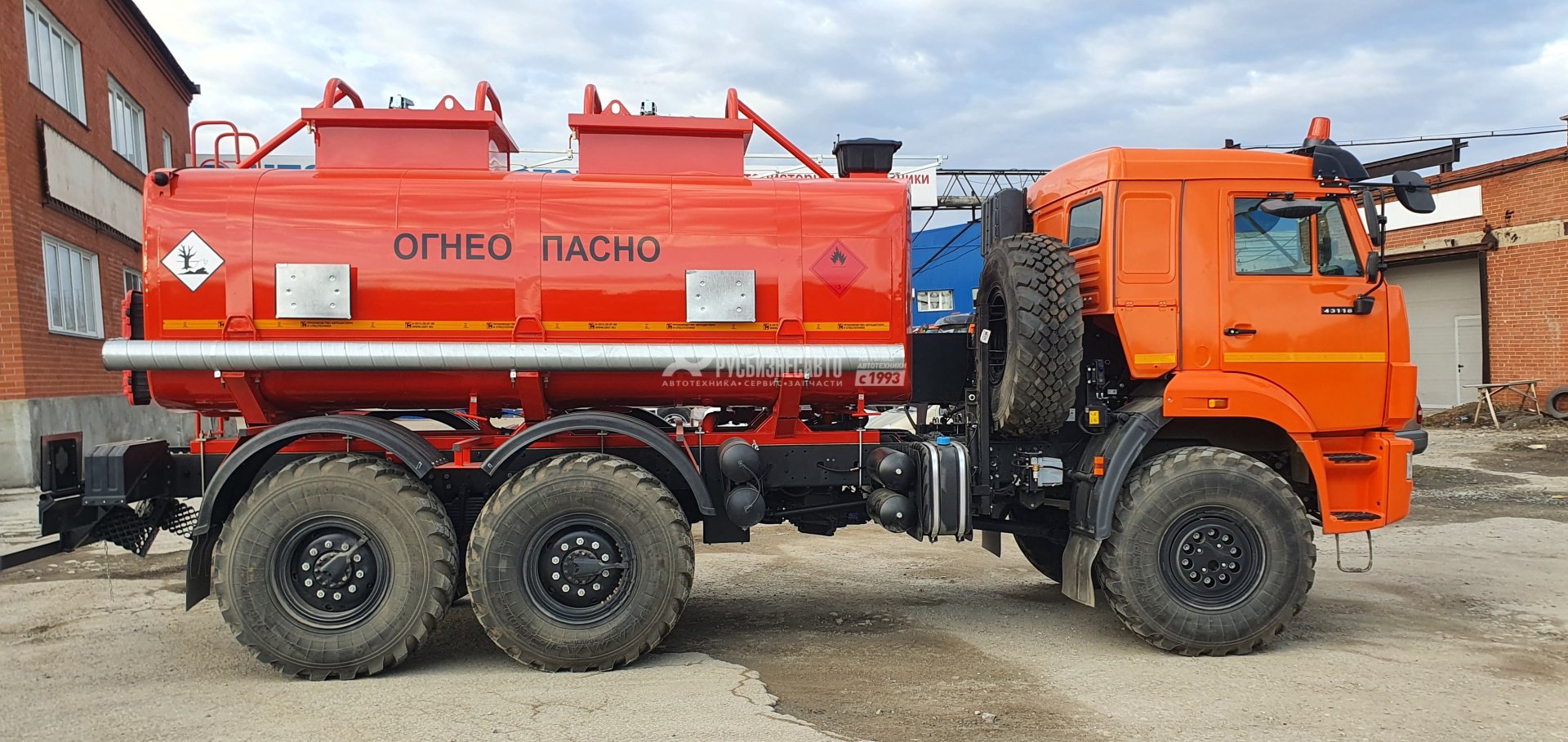 АТЗ-10 КАМАЗ-43118 (10м3, 2 отс., насос СВН-80, УВТ, мод. 4671М2-11) — новая техника в лизинг
