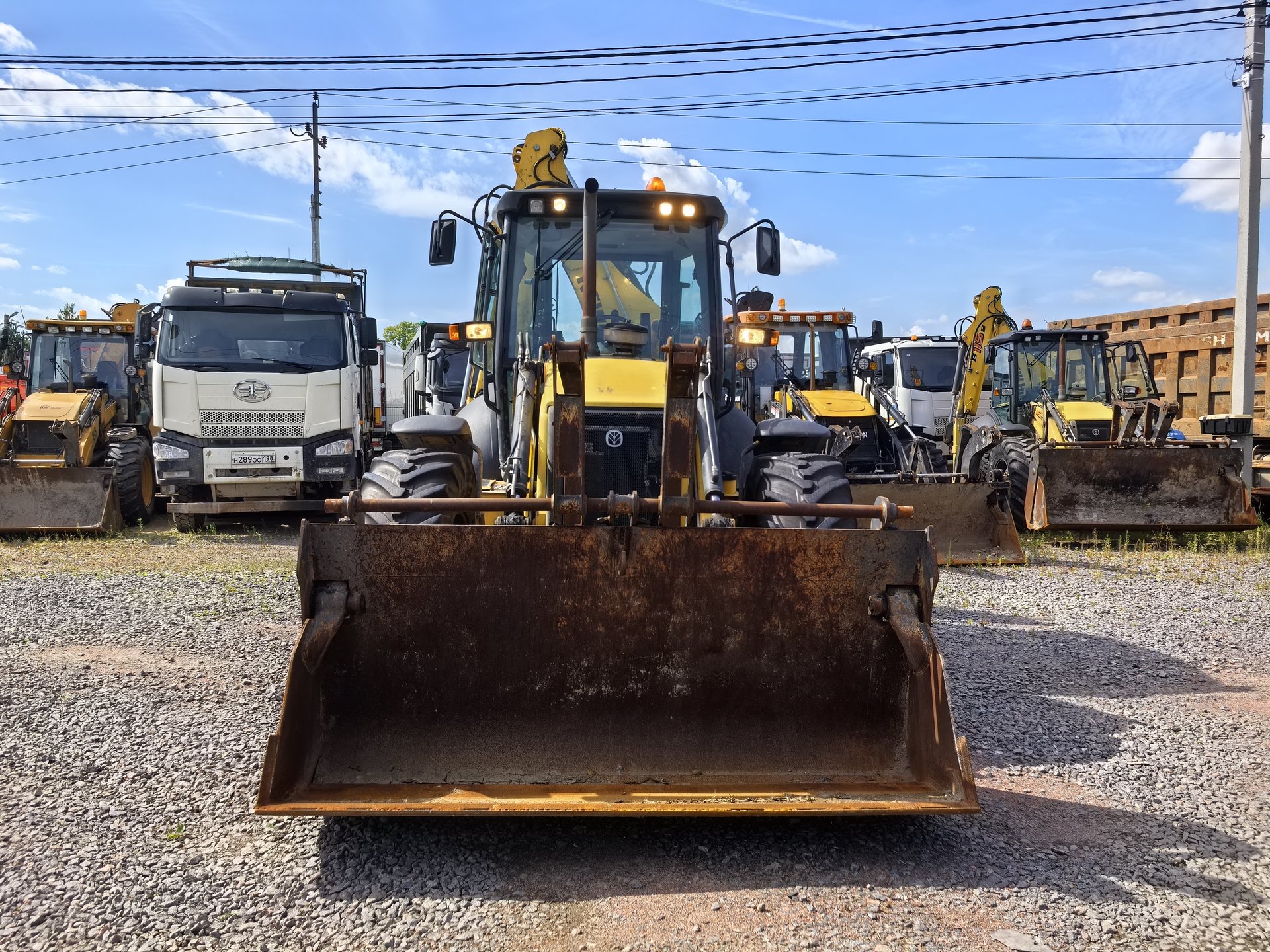 New Holland Экскаватор-погрузчик B115B — Санкт-Петербург