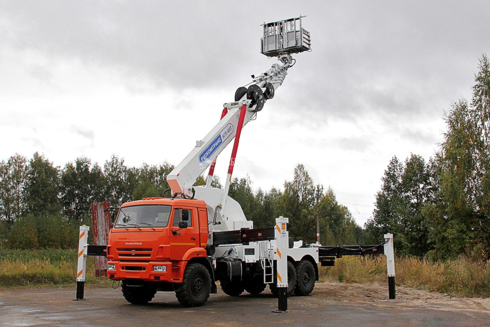 АГП HANSIN 45м.высота, 400кг. г/п на КАМАЗ 43118-73092-50 (со спалкой), стрела назад — новая техника в лизинг