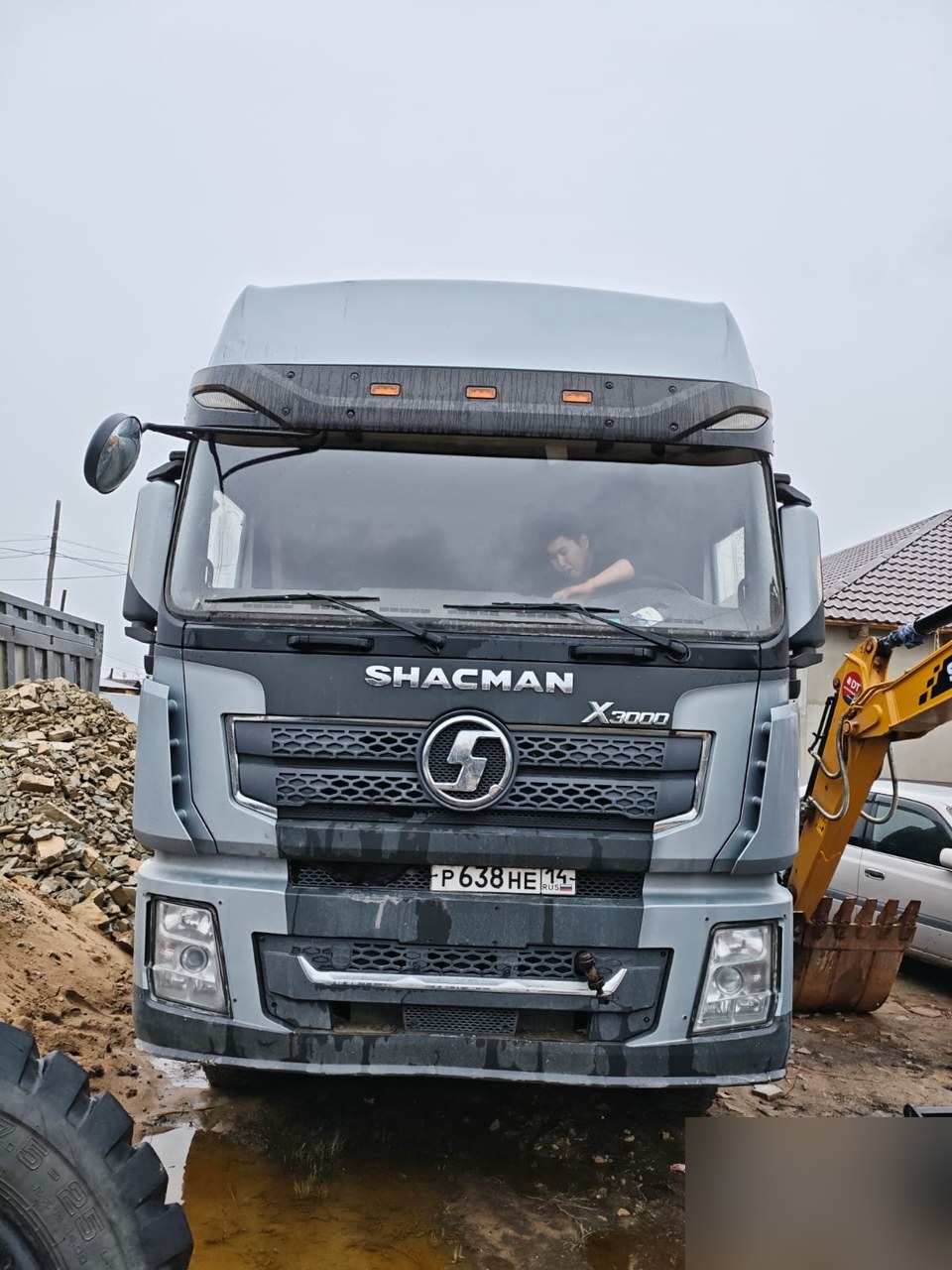 Shacman (Shaanxi) 6x4 Седельный тягач SX42584V324 — Якутск