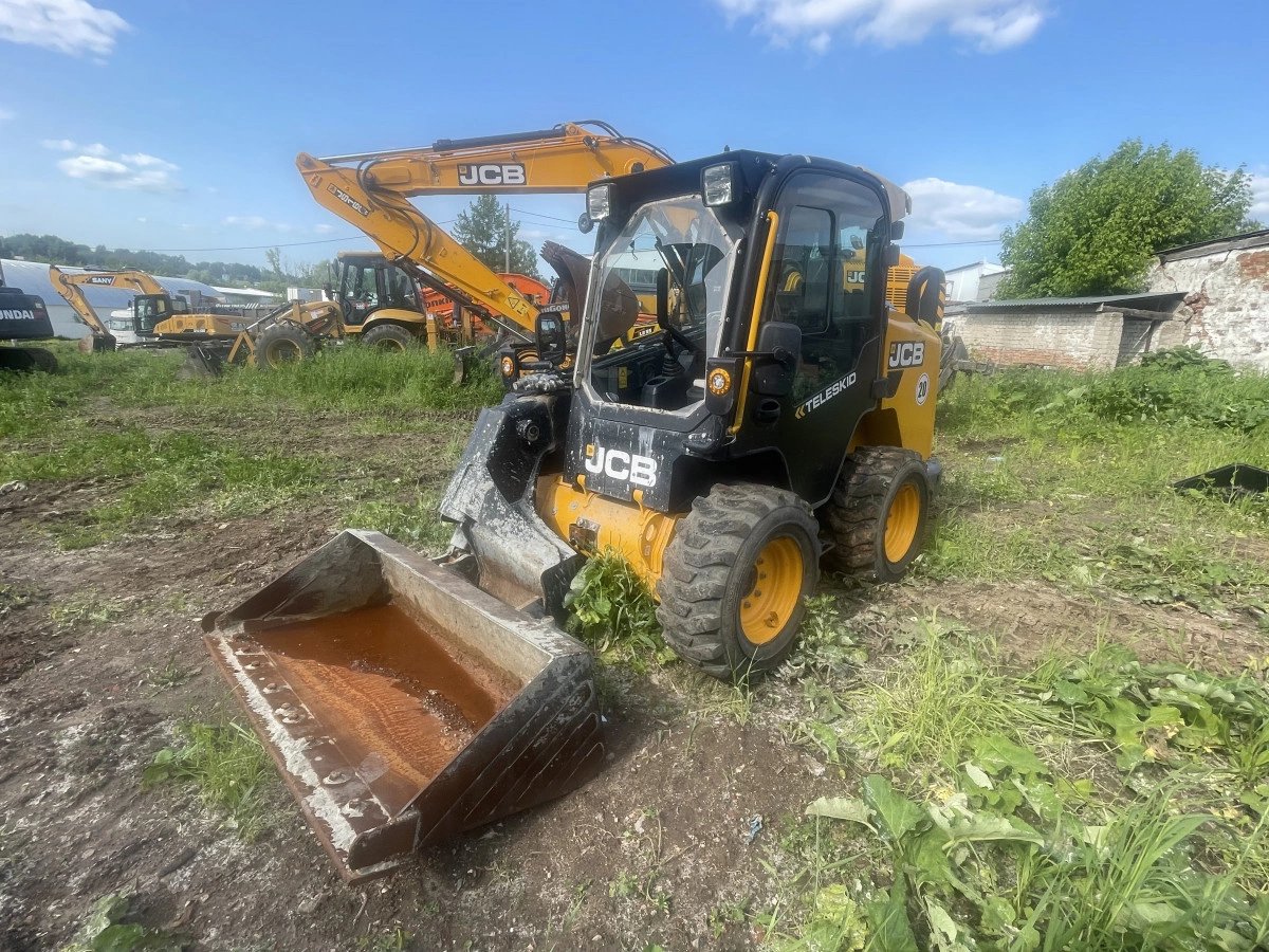 JCB 3TS-8W — Казань