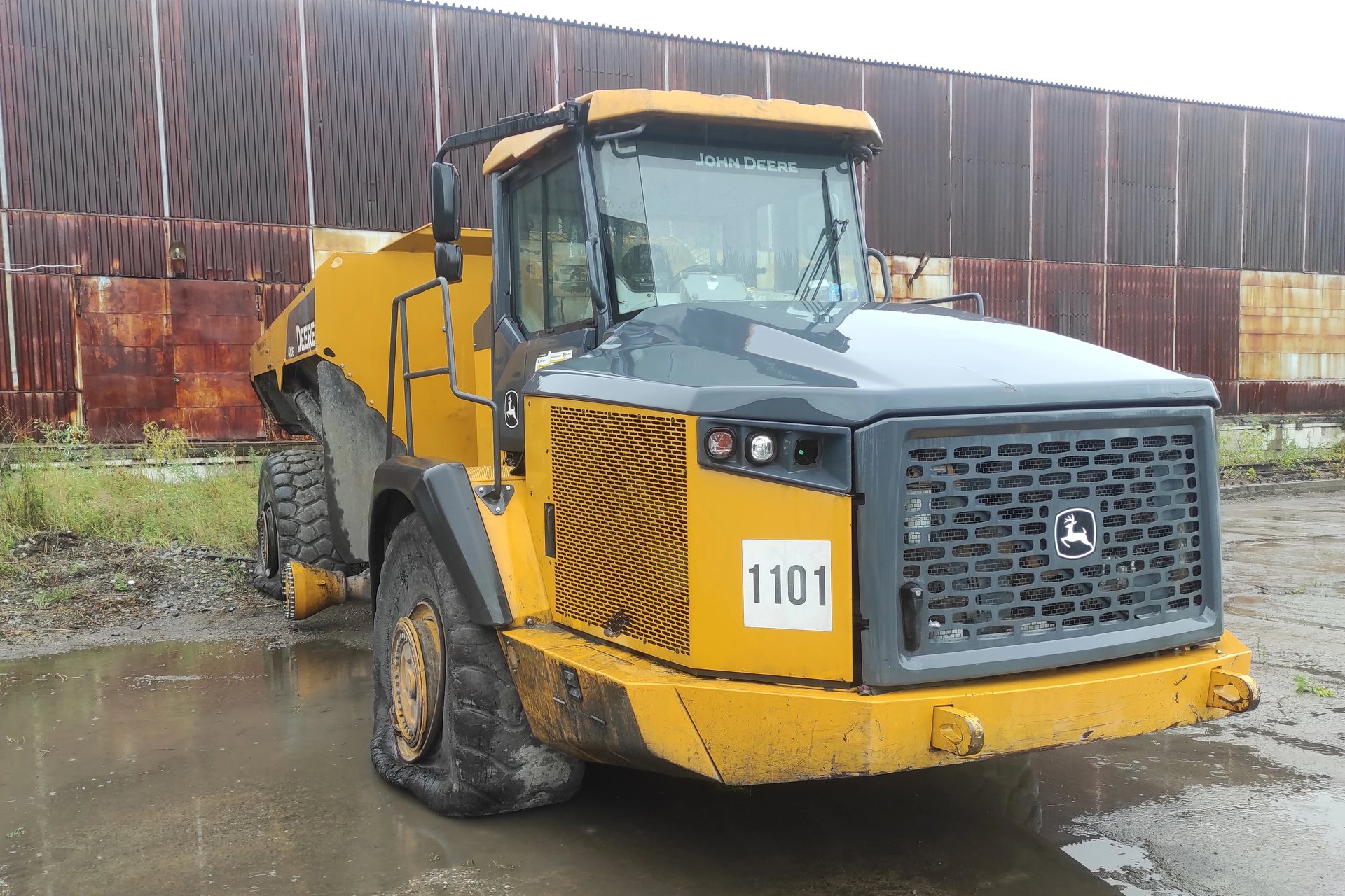 Сочлененный самосвал John Deere 410E 6×6 — Новосибирск