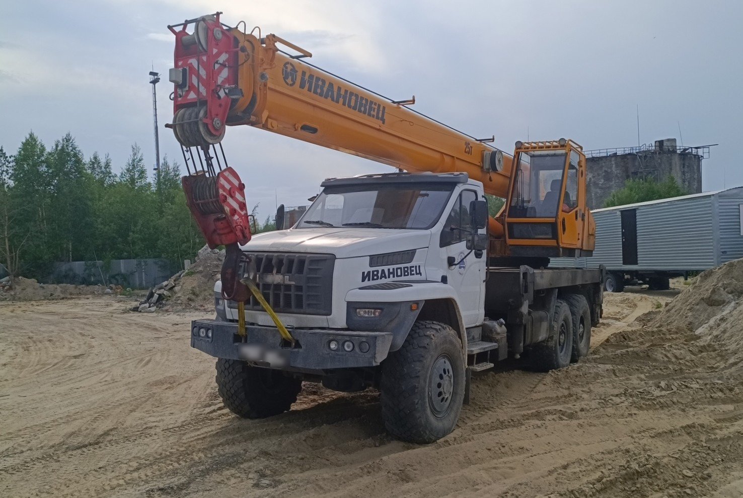 ИВАНОВЕЦ КС-45717 на шасси URAL 4320 6x6 Автокран — Сургут